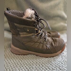 Columbia Women's Meadows Short Omni Heat Olive Winter Boots